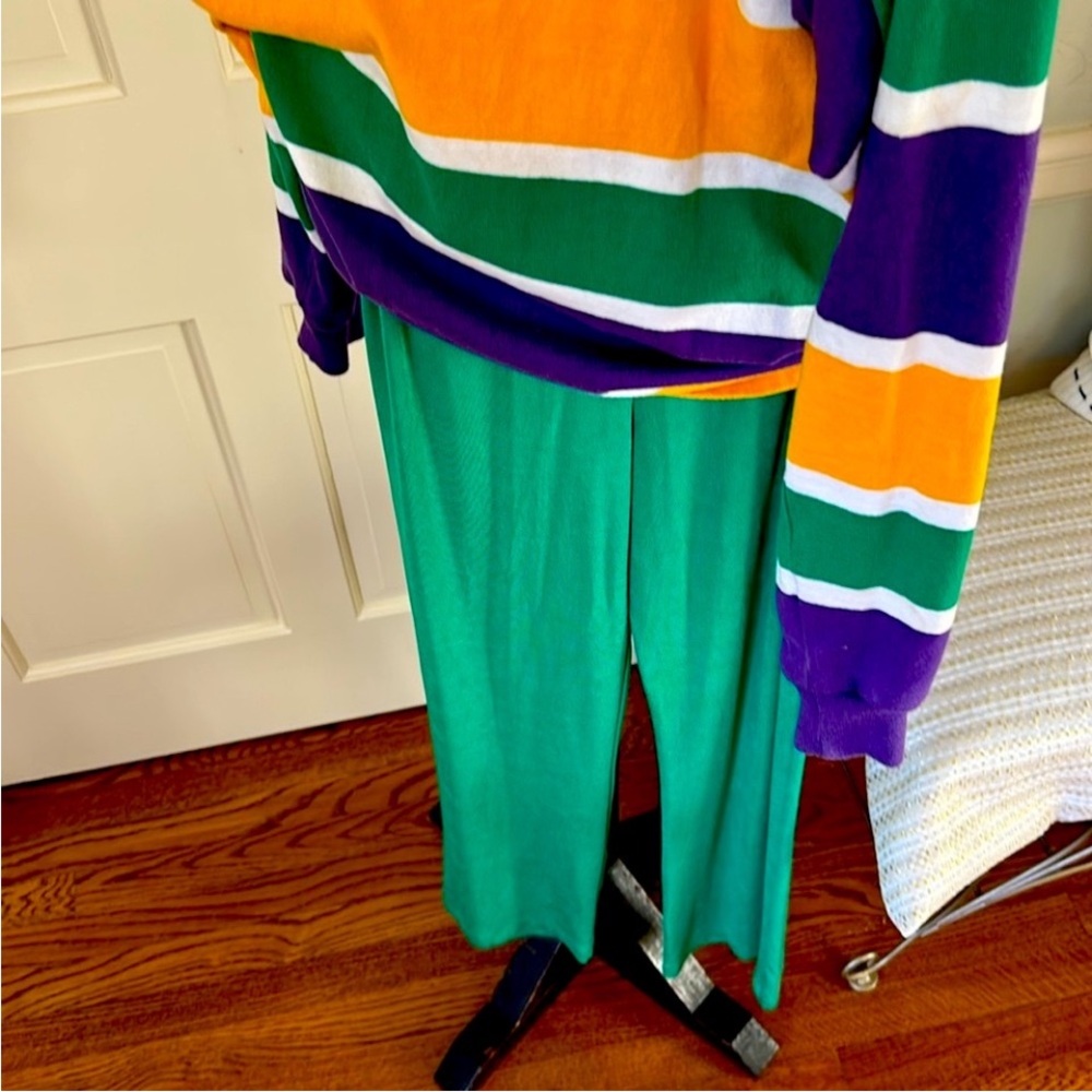 Travelers Green Pants Size Medium St. Patrick’s Day Kelly Green Wrinkle Reistant - Picture 9 of 13